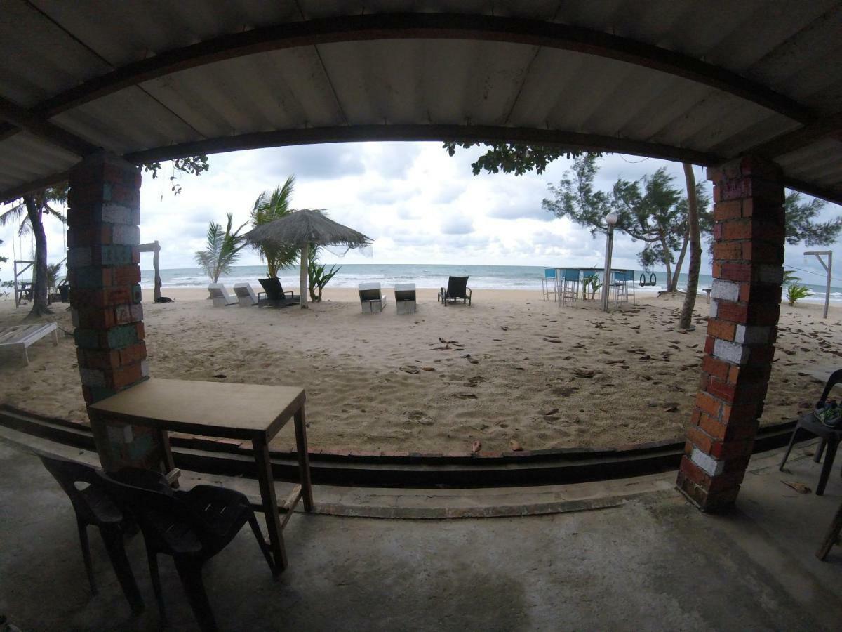 Nagapuri Hotel Kuala Penyu Buitenkant foto